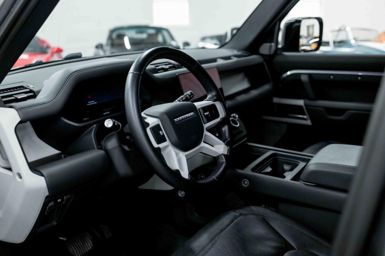 2023 Land Rover Defender SE