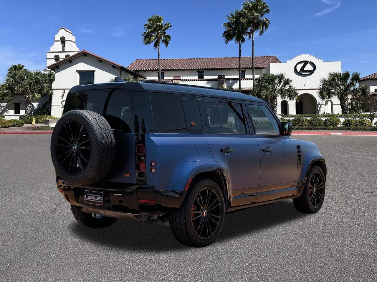 2023 Land Rover Defender SE
