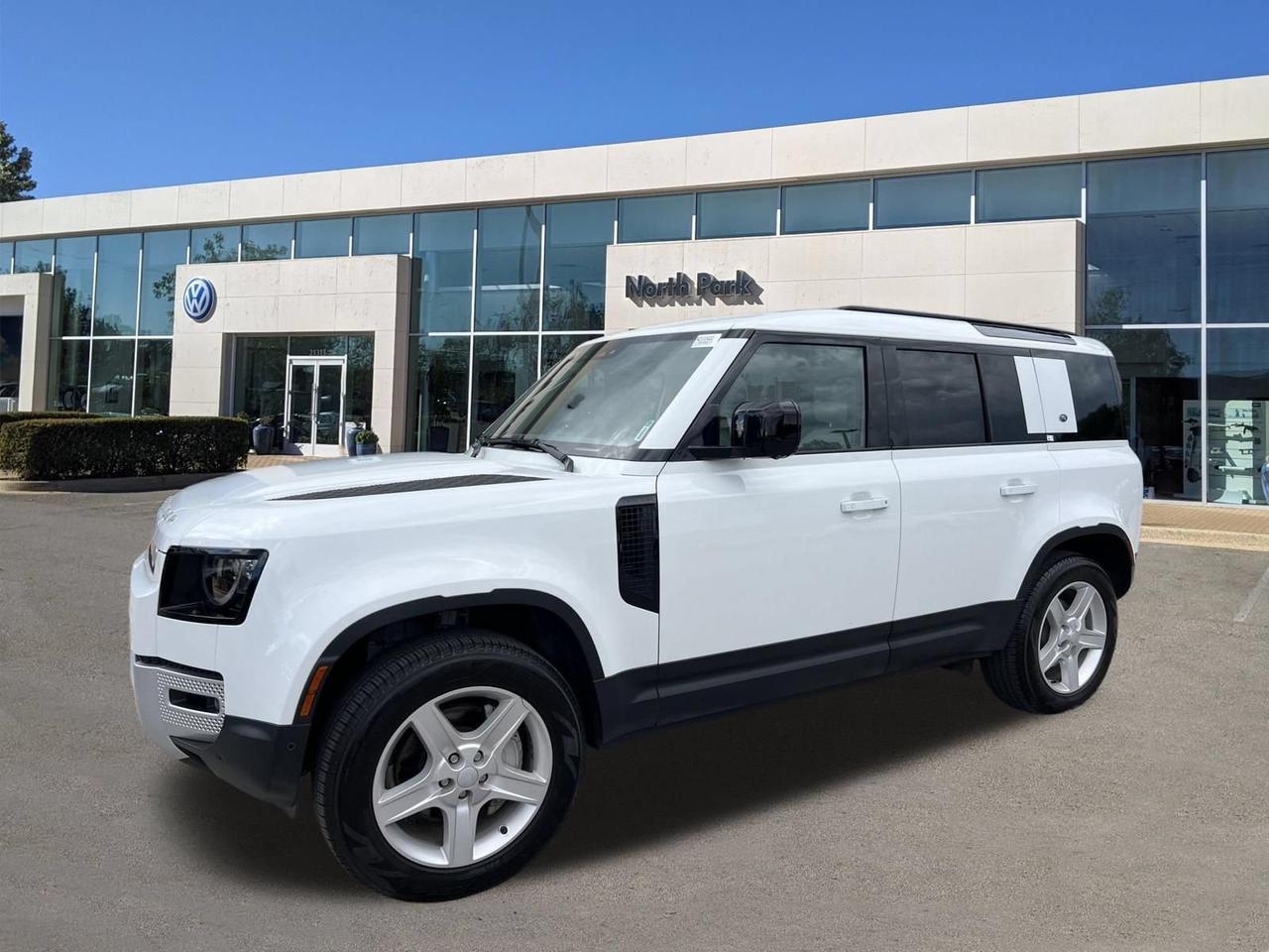 2023 Land Rover Defender SE