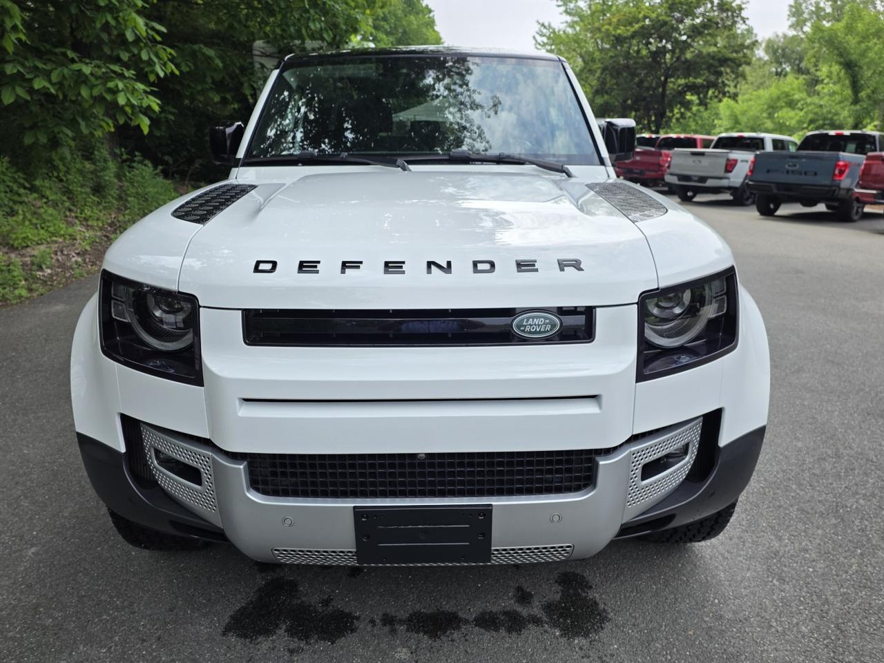 2023 Land Rover Defender SE Sand Lake NY