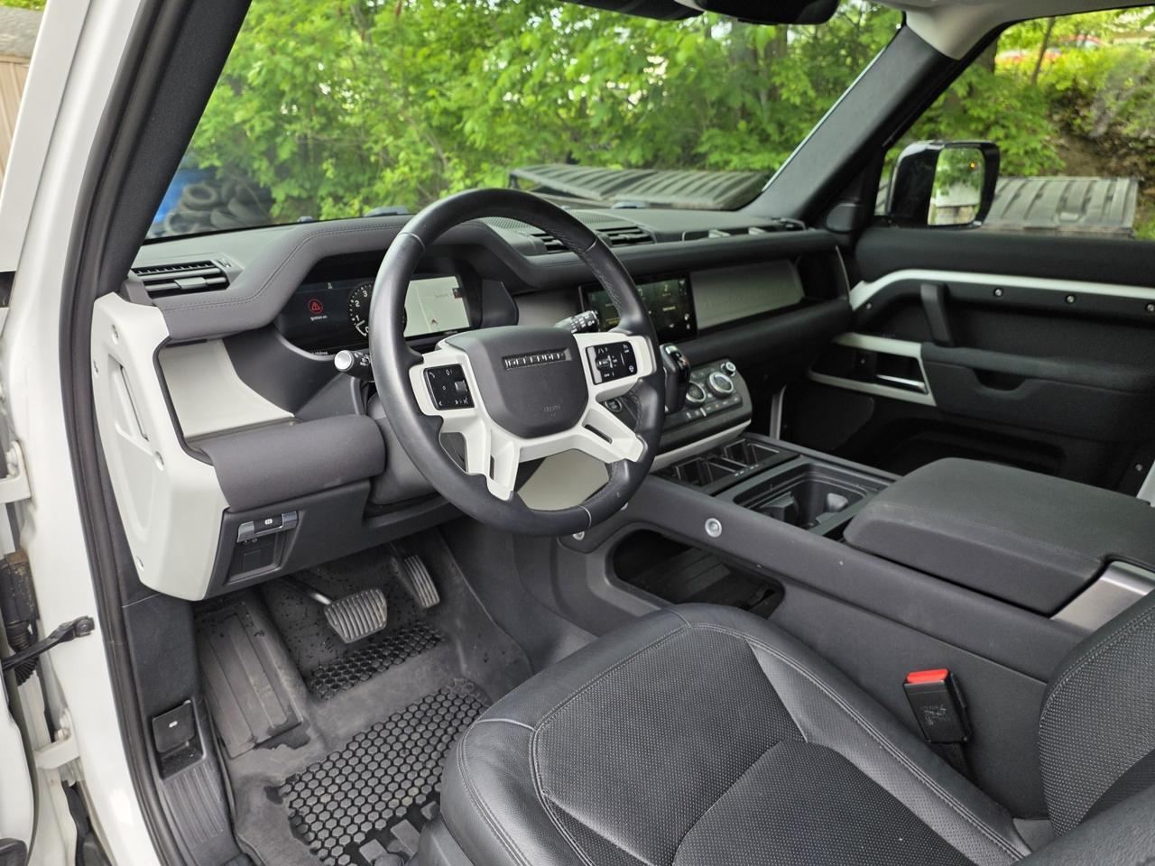 2023 Land Rover Defender SE Sand Lake NY