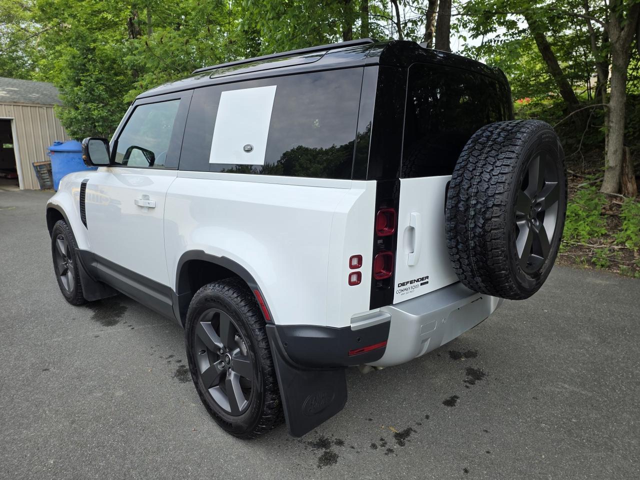 2023 Land Rover Defender SE