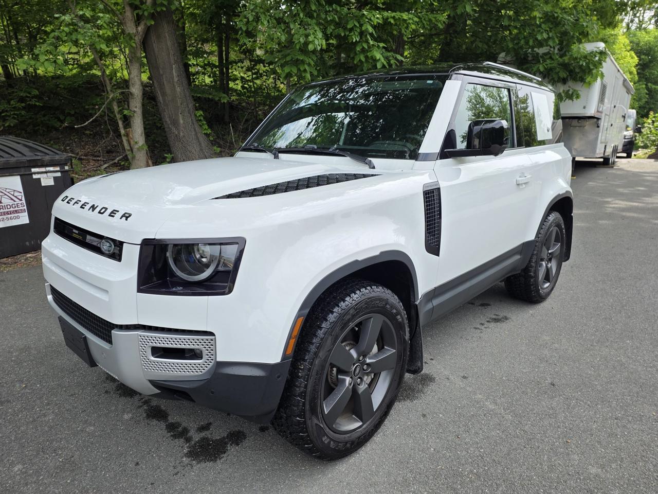 2023 Land Rover Defender SE