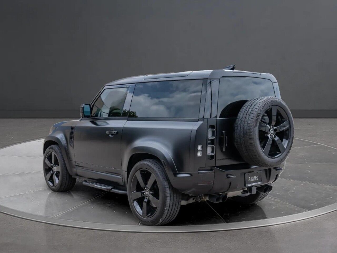2023 Land Rover Defender V8