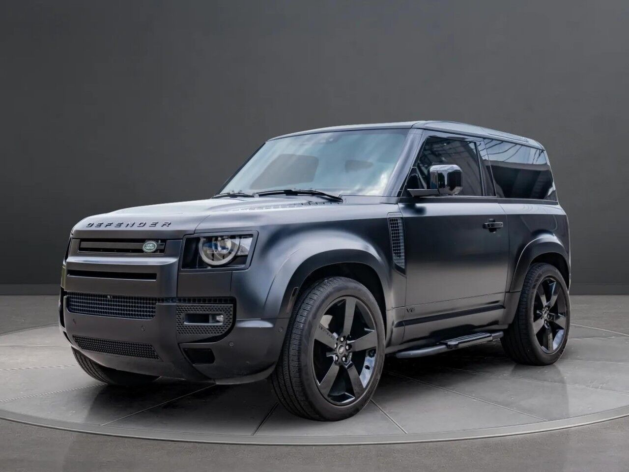 2023 Land Rover Defender V8
