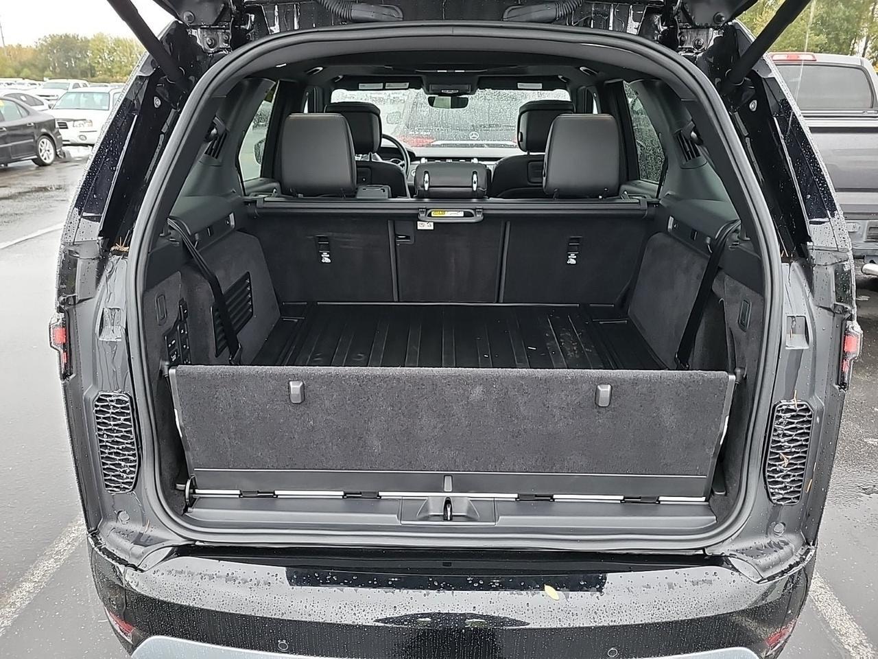 2023 Land Rover Discovery Metropolitan Edition Vented Massage Seats Head-Up Display Portland OR