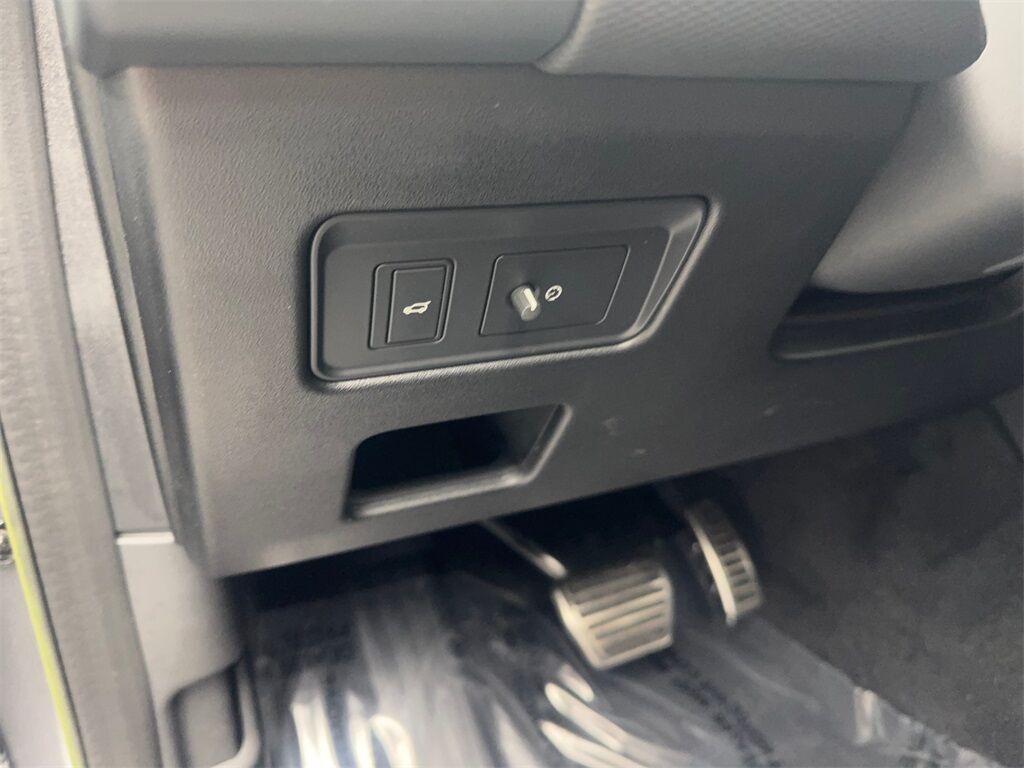 2023 Land Rover Discovery S R-Dynamic NAV,CAM,PANO,HTD STS,BLIND SPOT,3RD RO Irving TX