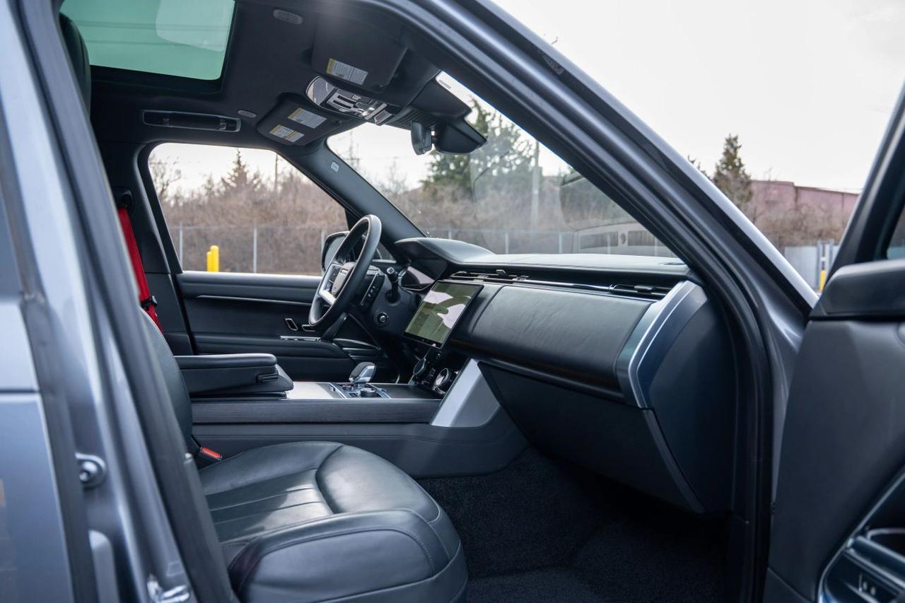 2023 Land Rover Range Rover P530 SE LWB 7 Sport Utility 4D St. Louis MO