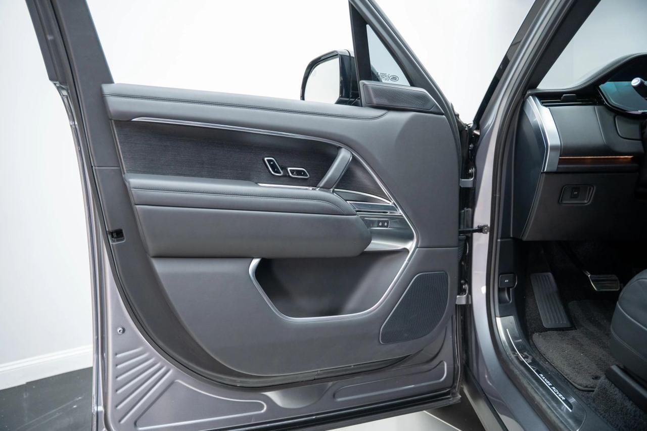 2023 Land Rover Range Rover P530 SE LWB 7 Sport Utility 4D St. Louis MO