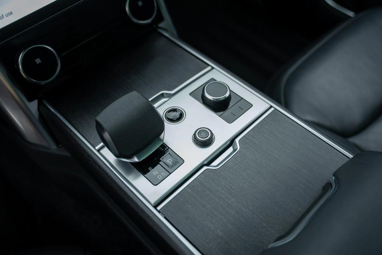 2023 Land Rover Range Rover P530 SE LWB 7 Sport Utility 4D St. Louis MO