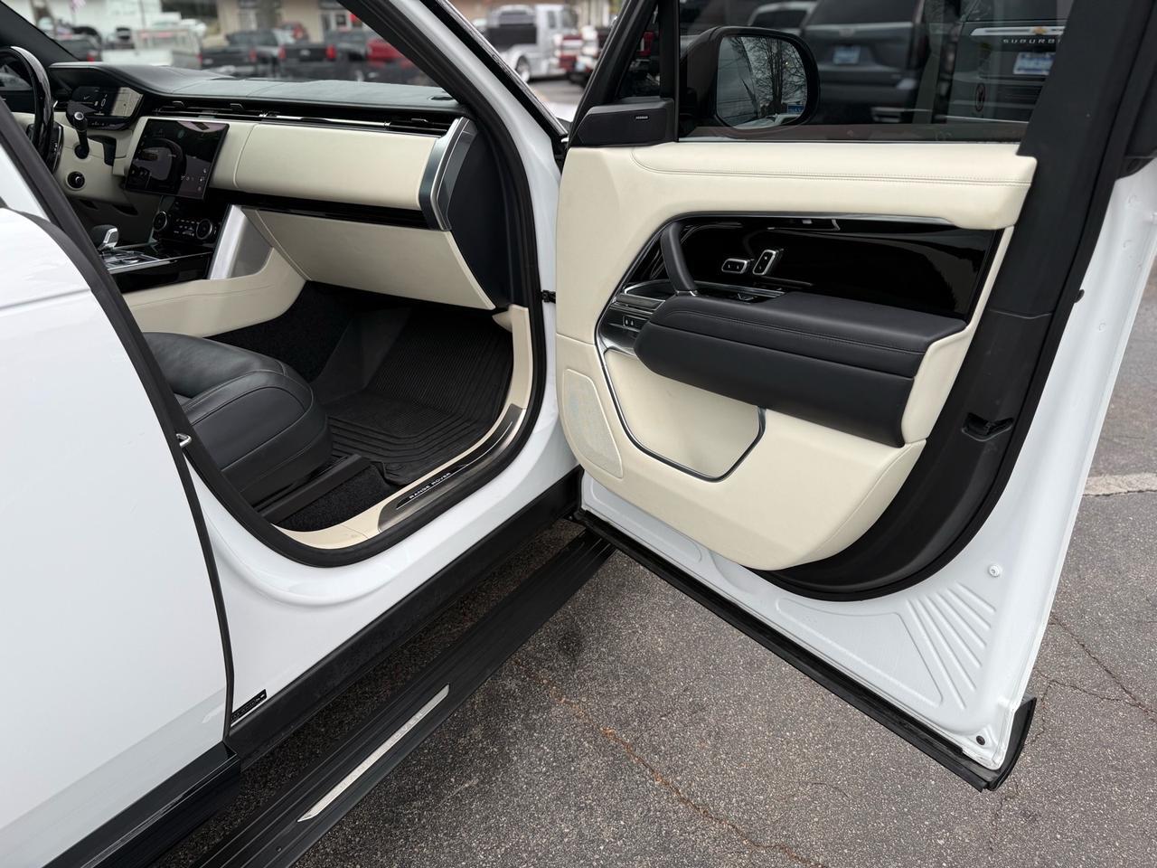 2023 Land Rover Range Rover P530 SE LWB