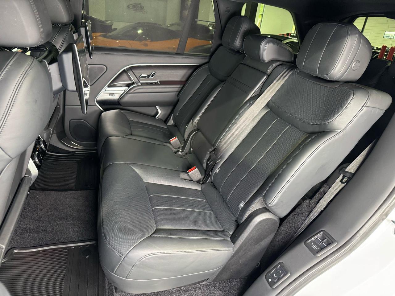 2023 Land Rover Range Rover P530 SE extended leather, Meridian 3D Surround audio system, rear infotainment system & MUCH MORE!! Fort Lauderdale FL