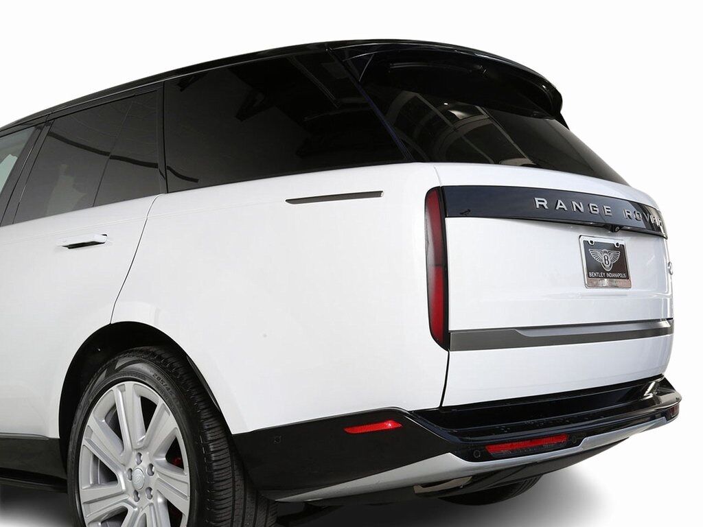 2023 Land Rover Range Rover SE photo 5