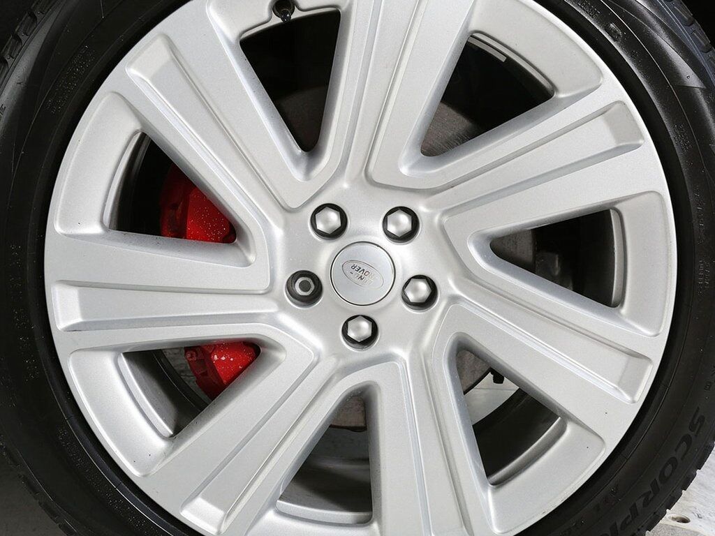 2023 Land Rover Range Rover SE photo 11