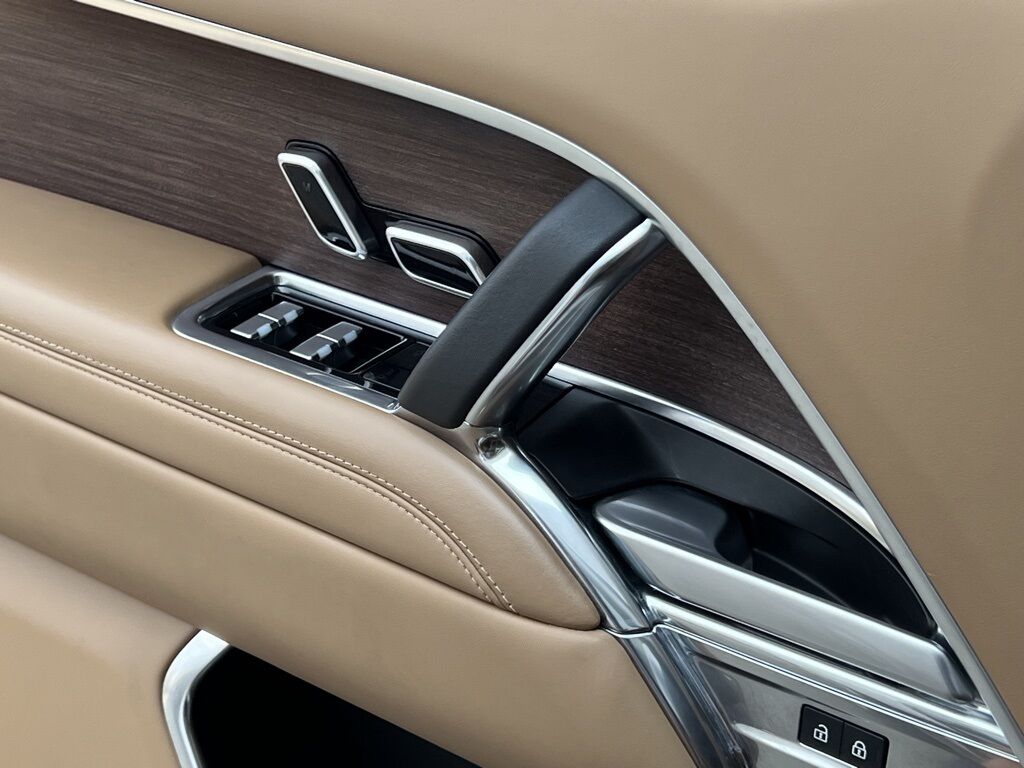 2023 Land Rover Range Rover SE photo 26