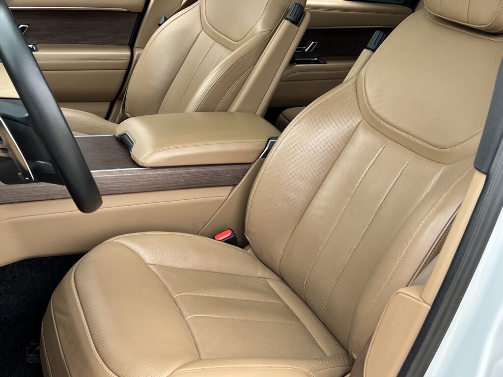 2023 Land Rover Range Rover SE photo 14