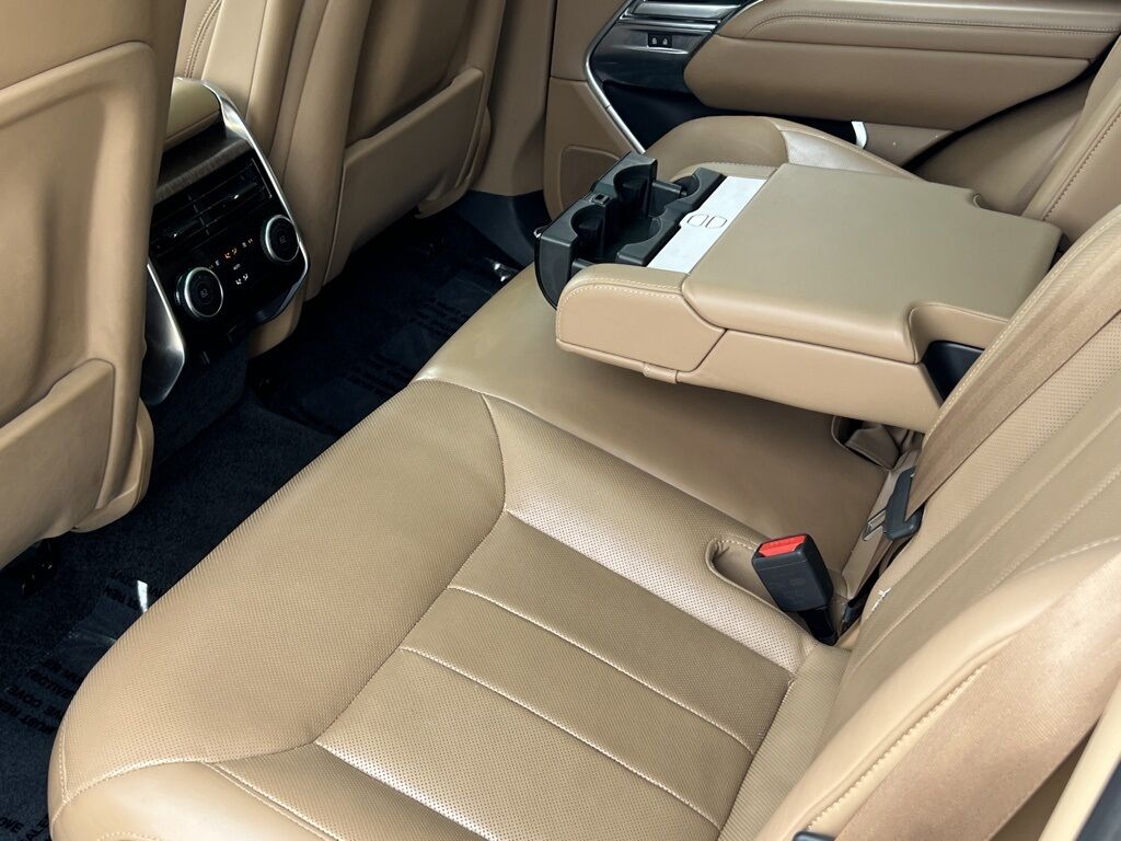 2023 Land Rover Range Rover SE photo 17