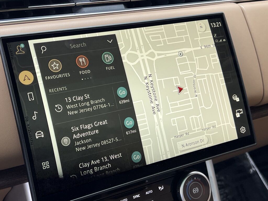 2023 Land Rover Range Rover SE photo 22