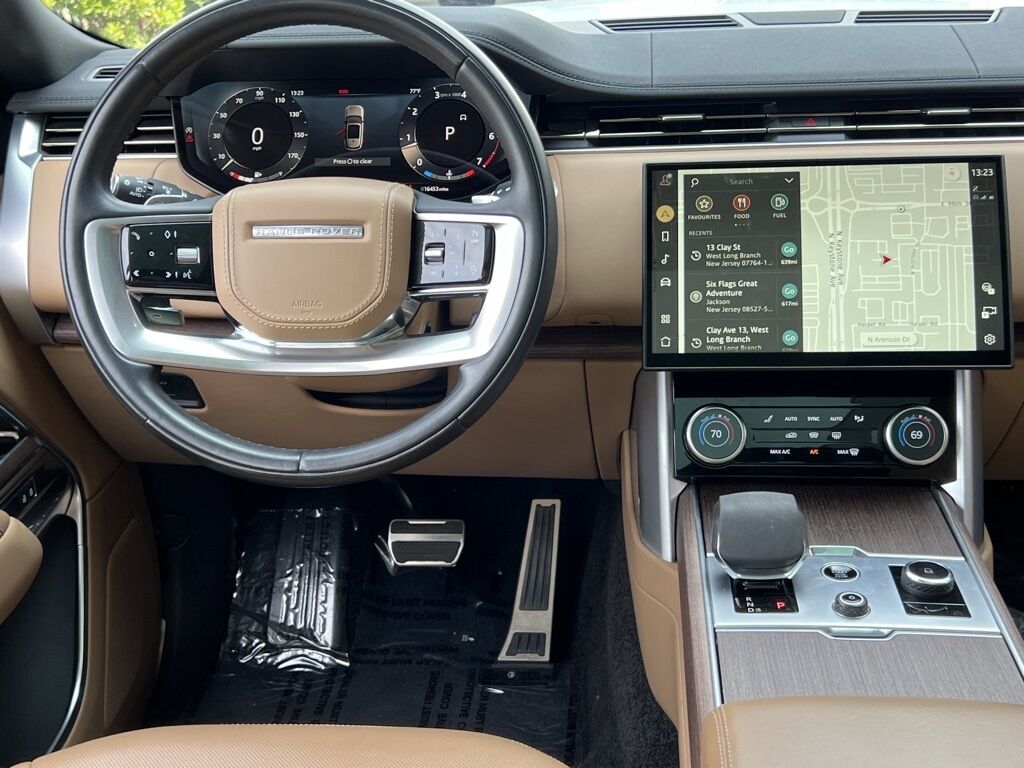 2023 Land Rover Range Rover SE photo 13
