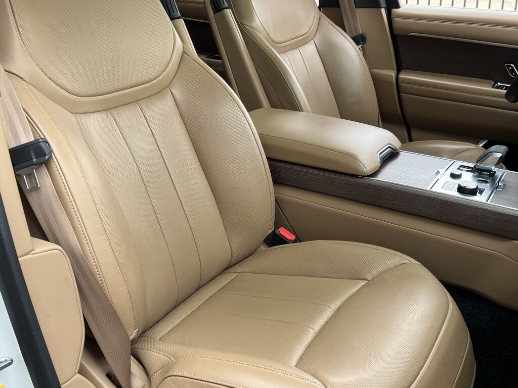 2023 Land Rover Range Rover SE photo 32