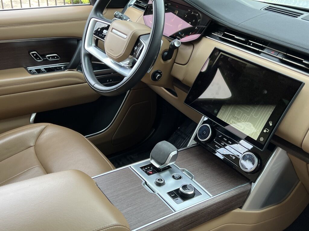 2023 Land Rover Range Rover SE photo 12