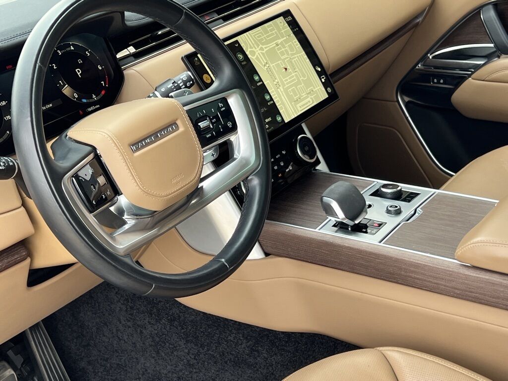 2023 Land Rover Range Rover SE photo 30