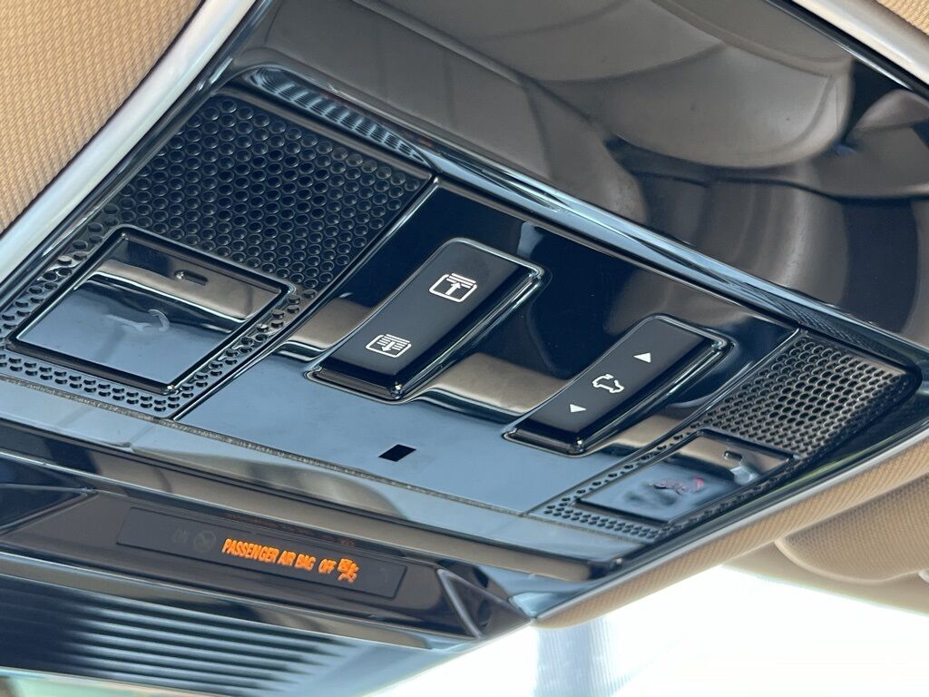 2023 Land Rover Range Rover SE photo 28