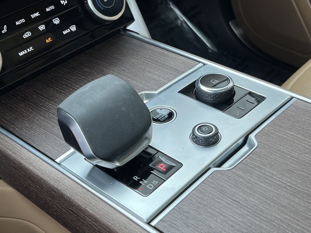 2023 Land Rover Range Rover SE photo 25