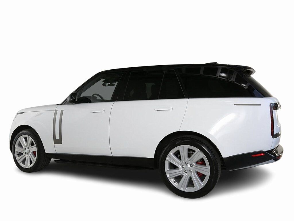2023 Land Rover Range Rover SE photo 3