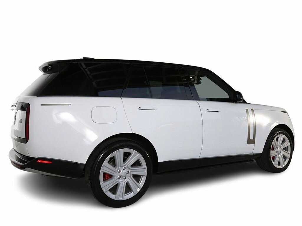 2023 Land Rover Range Rover SE photo 9