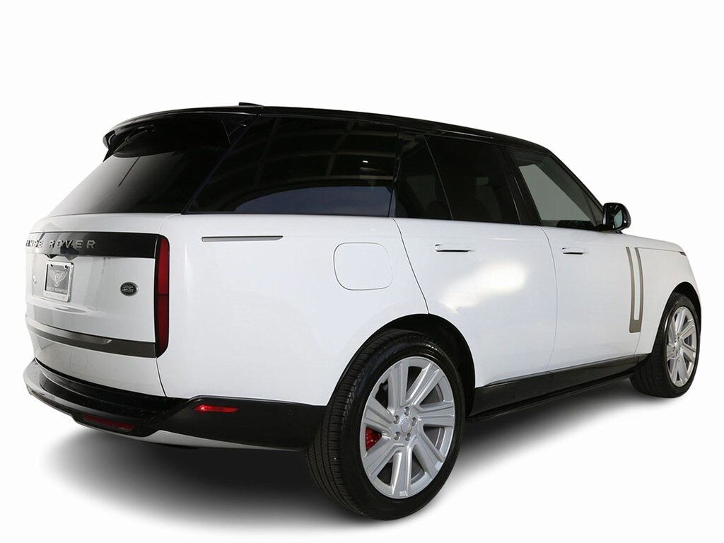 2023 Land Rover Range Rover SE photo 8