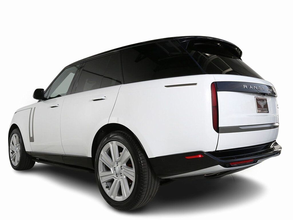 2023 Land Rover Range Rover SE photo 4