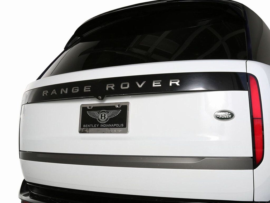 2023 Land Rover Range Rover SE photo 7