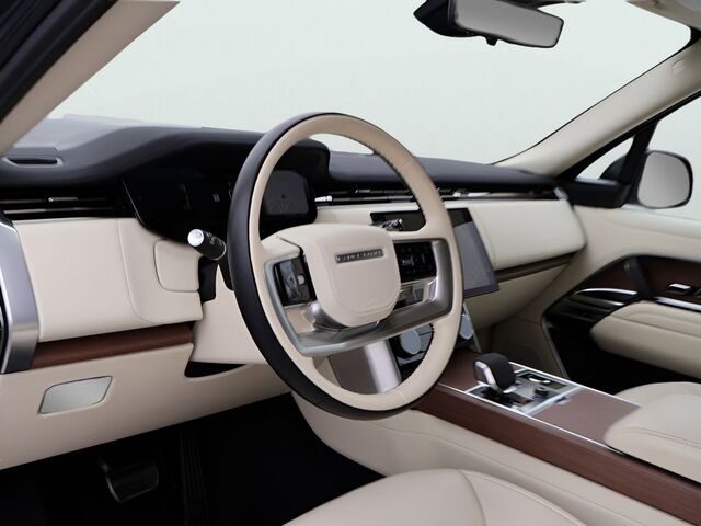 2023 Land Rover Range Rover SE Oshkosh WI