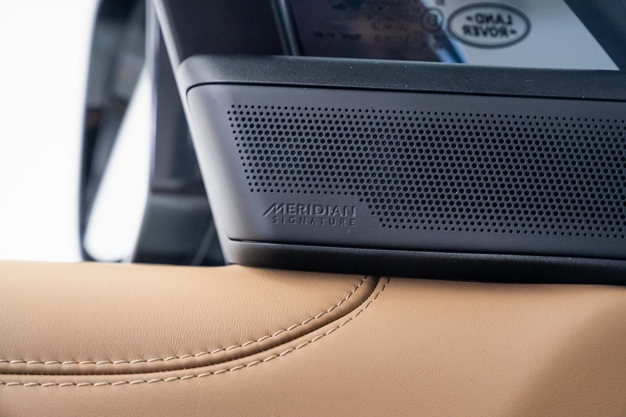 2023 Land Rover Range Rover SV Satin White Ceramic Finisher with Embossed Mosaic Portland OR