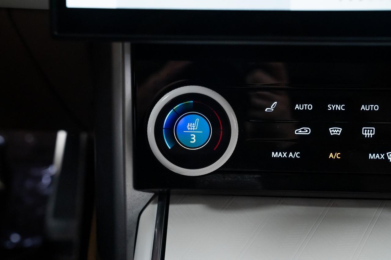 2023 Land Rover Range Rover SV Satin White Ceramic Finisher with Embossed Mosaic Portland OR