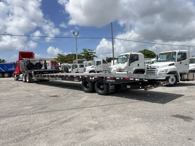 2023 Landoll 930E Traveling Tail Trailer