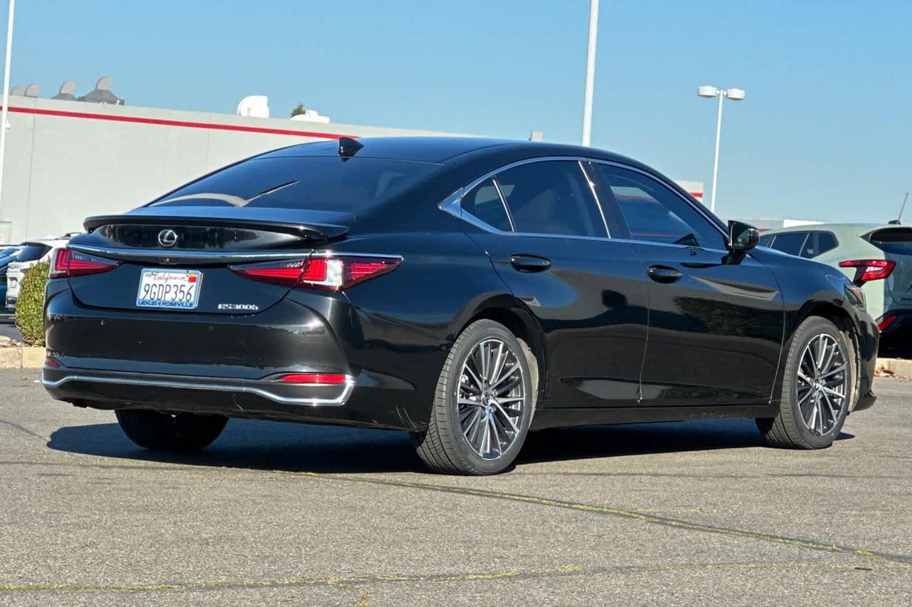 2023 Lexus ES
