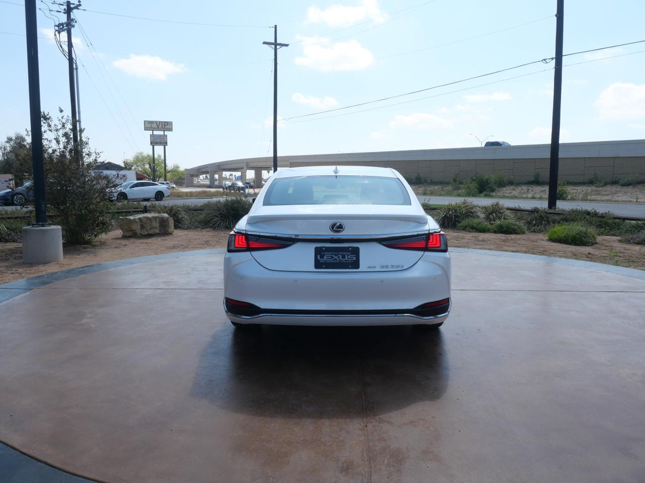 2023 Lexus ES 250