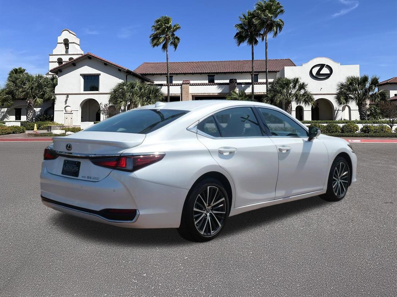 2023 Lexus ES 250