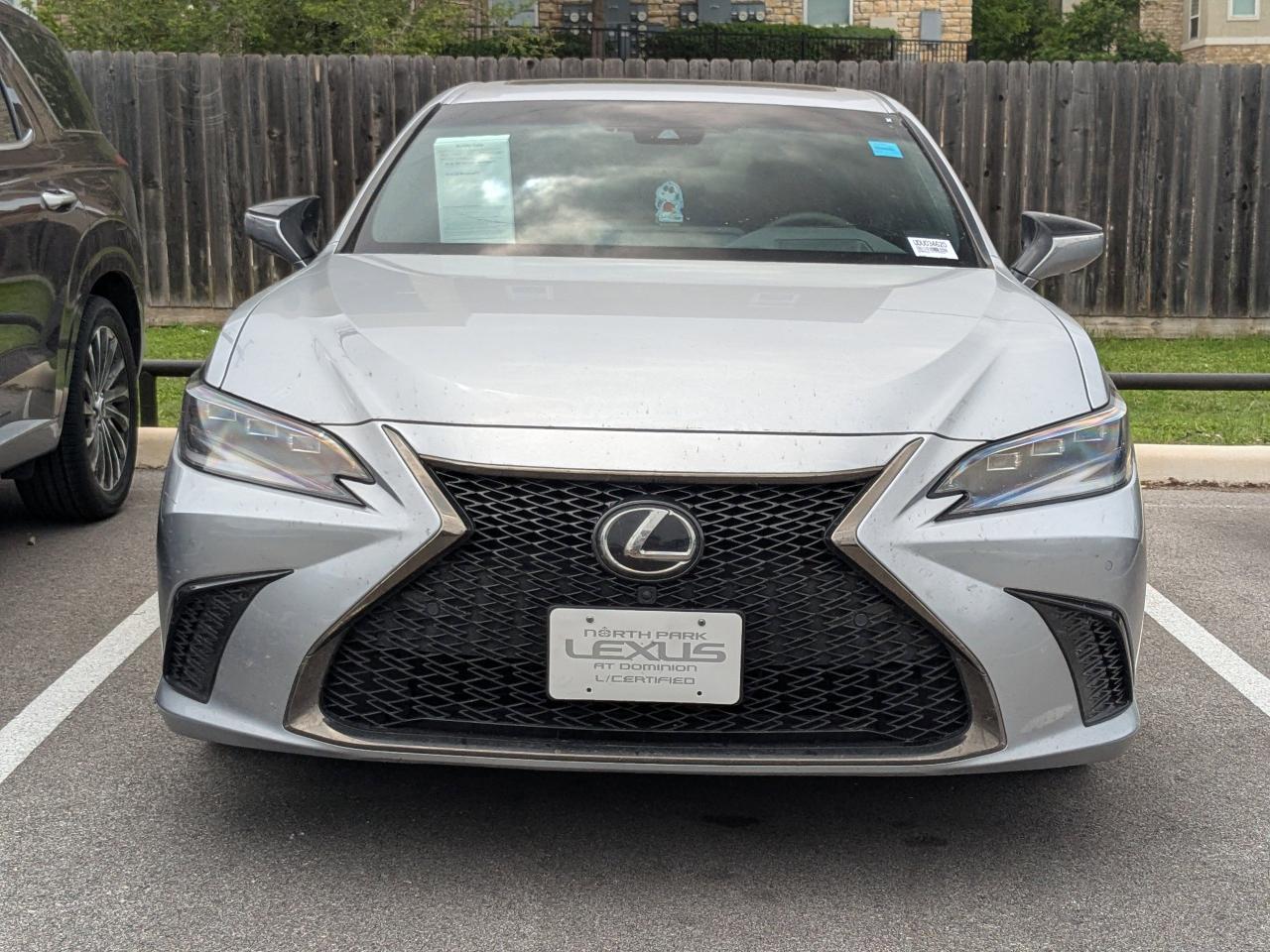 2023 Lexus ES 300h F SPORT Handling