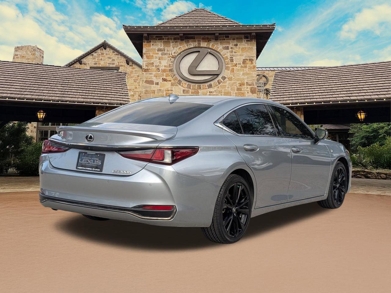 2023 Lexus ES 300h F SPORT Handling