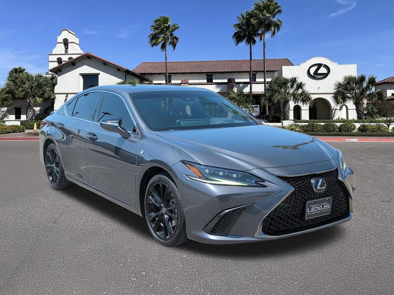 2023 Lexus ES 300h F SPORT Handling