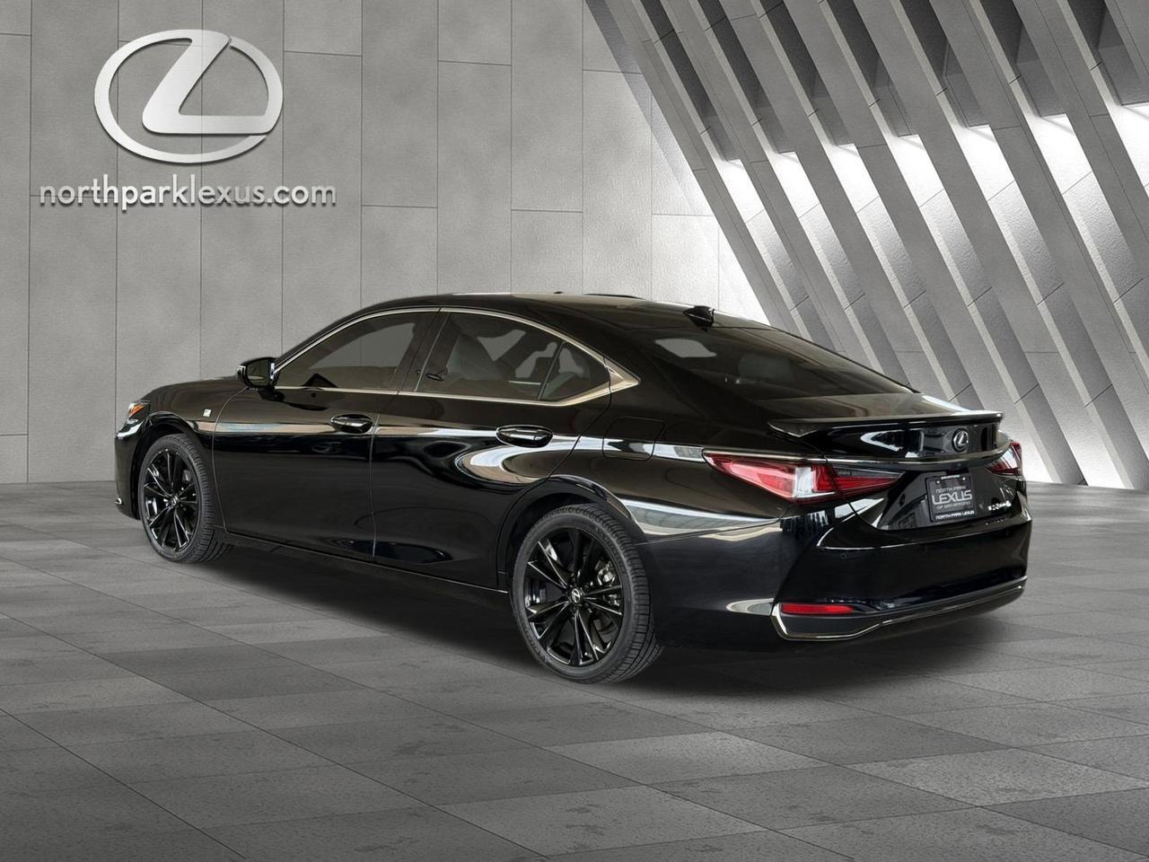 2023 Lexus ES 300h F SPORT Handling