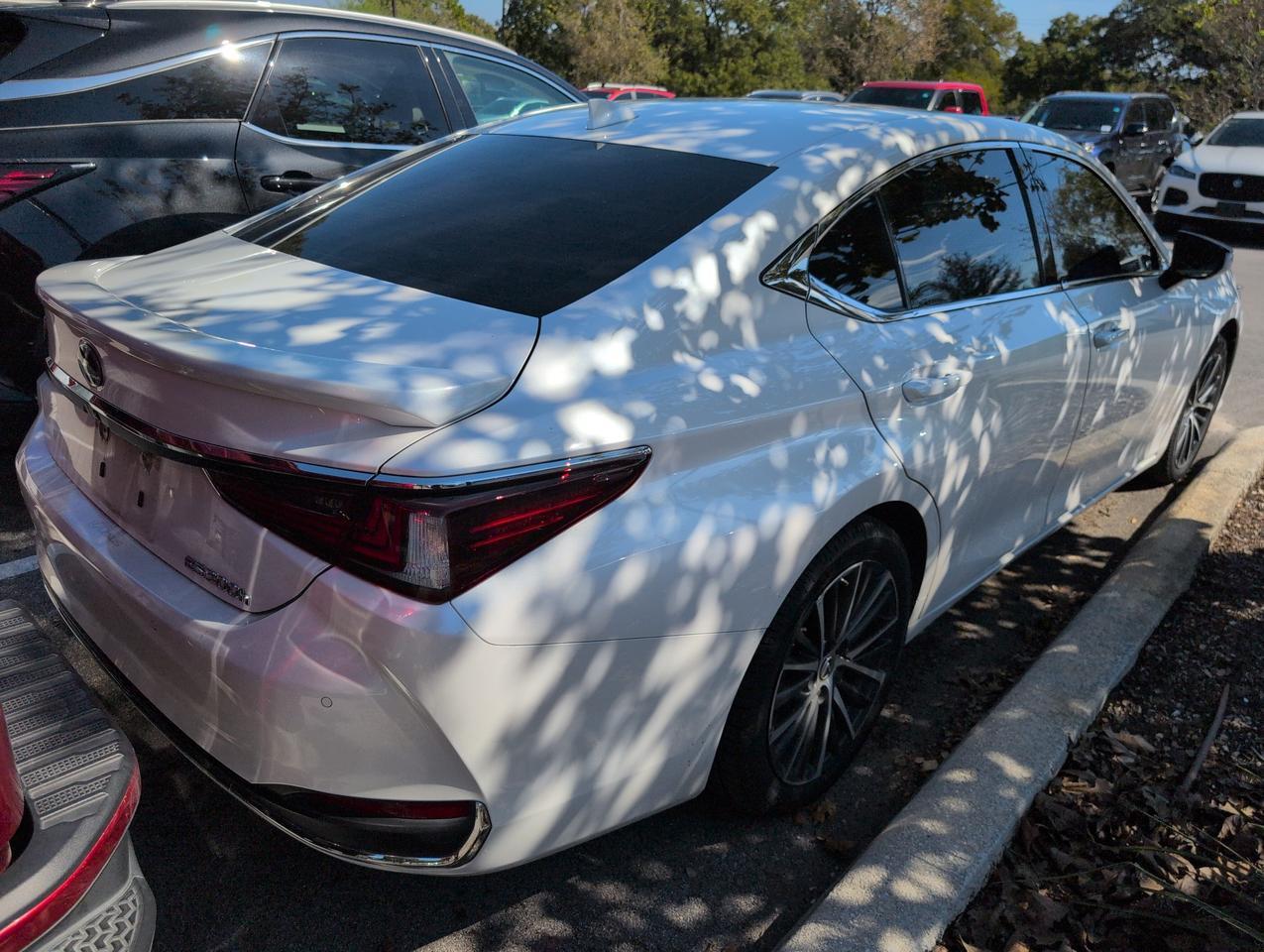 2023 Lexus ES 300h