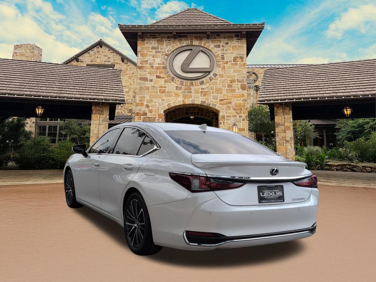 2023 Lexus ES 300h