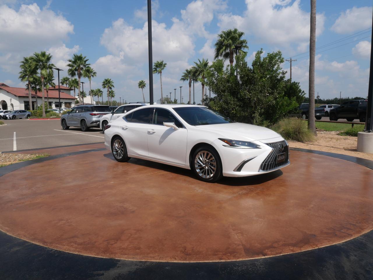 2023 Lexus ES 300h Ultra Luxury