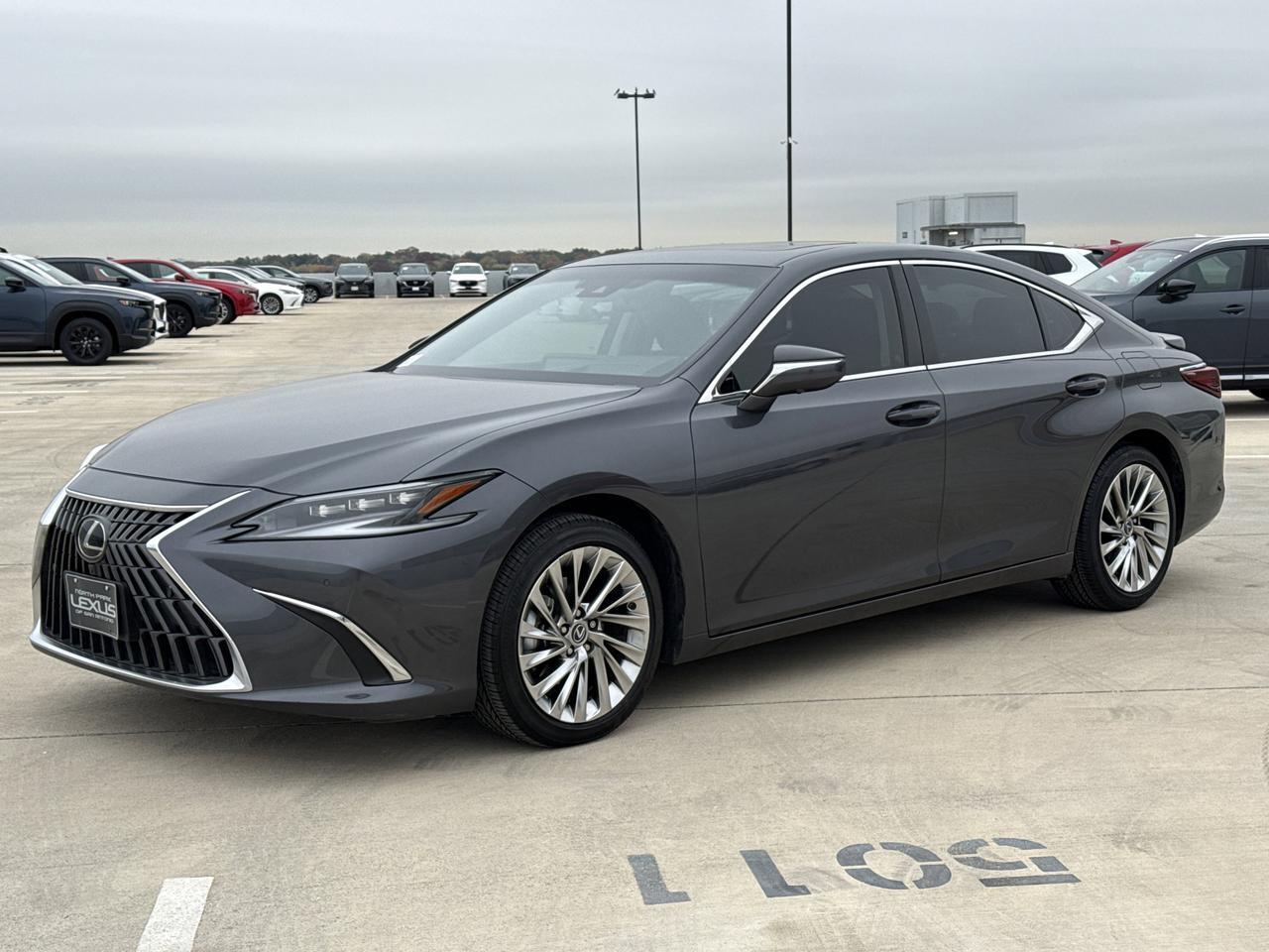 2023 Lexus ES 300h Ultra Luxury