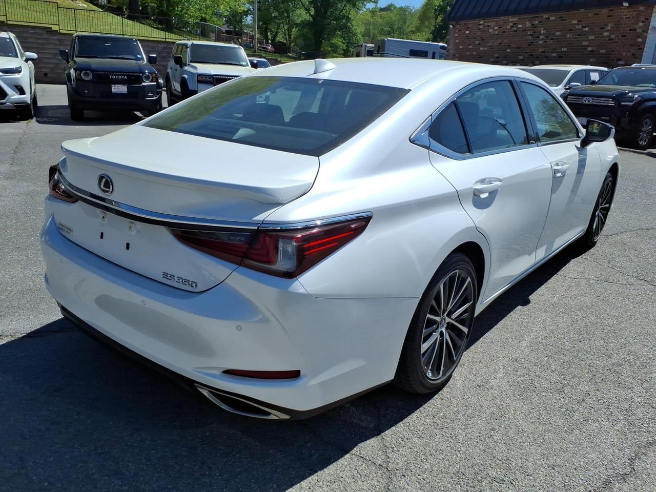 2023 Lexus ES 350 Base