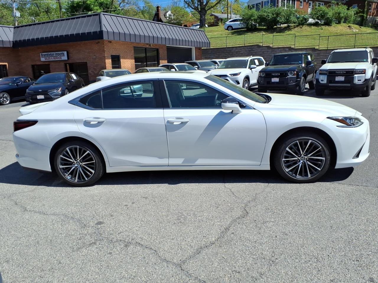 2023 Lexus ES 350 Base
